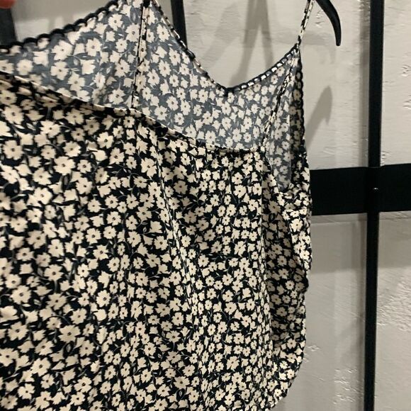 Old navy, crop top, floral, size large - Picture 6 of 12